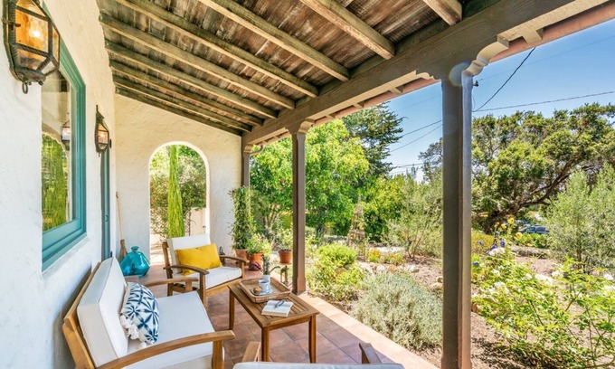 Upper East House | Enchanting Garden Retreat with Spa and Pet-Friendly Amenities