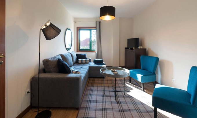 Lordelo do Ouro e Massarelos Apartment | Cozy Downtown Flat with Free Parking by LovelyStay