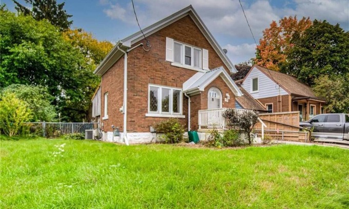 Kitchener House | Downtown House: Patio Oasis with Fire Pit & Ocean Views