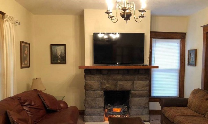 Pendleton Heights House | Downtown KC - Historic Manor with Park View!