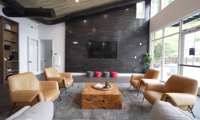 Knoxville Apartment | Downtown Knoxville: Indulge in Premium Amenities & Comfort