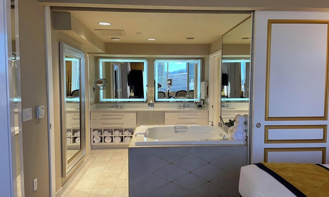 Las Vegas Resort | Discover Downtown Las Vegas: 2 Bedroom Condo with Pool