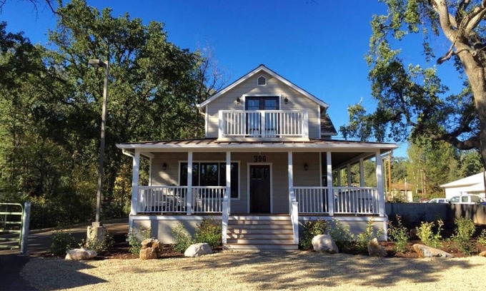 Murphys House | Elegant Getaway at Murphys Original School House