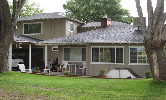Bishop House | Mountain View Retreat in Downtown with Spa and Hot Tub
