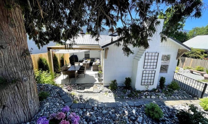 Wapato Point House | Convenient 3BR Cottage in Downtown Manson with Kitchen