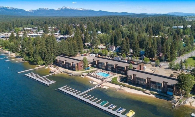 McCall Condo | Inviting Downtown McCall Lakefront Condo with Pool & Beach