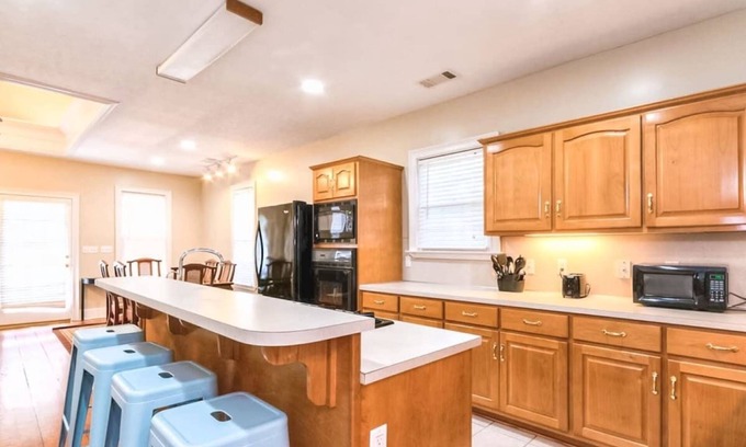 Columbus House | Convenient Downtown Bungalow near Riverwalk & Broadway