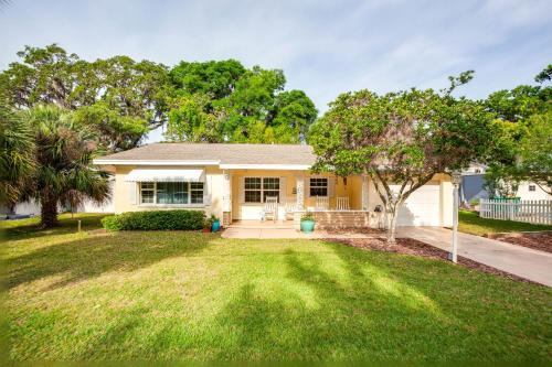 Mount Dora House | Cozy Downtown Mount Dora Cottage - Steps from Attractions!