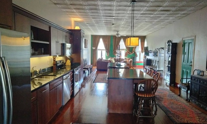 New Haven Apartment | Downtown New Haven Studio - 2nd floor 1500 sq. ft