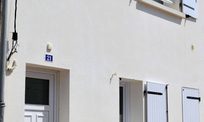 La Tranche-sur-Mer House | Oceanfront Villa La Tranche-sur-Mer for 4 with Spa & Kitchen