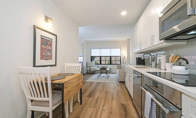 Harrison Apartment | Guest Rated 10/10: Downtown One Bedroom Suite Near Metro