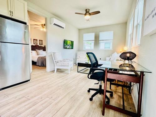 Gillespie Park Apartment | Welcoming Sarasota Pet-Friendly Apartment with Ocean Views