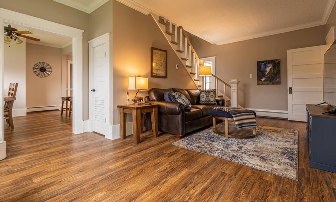 Powell House | Impeccably Remodeled Downtown Powell Home with Breakfast