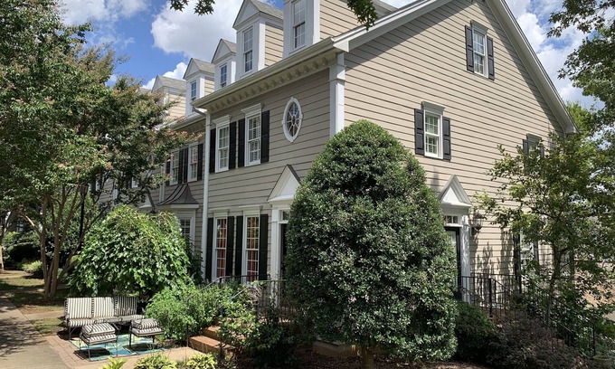 Glenwood South Condo | Explore Downtown Raleigh: Steps from NC State & Capital