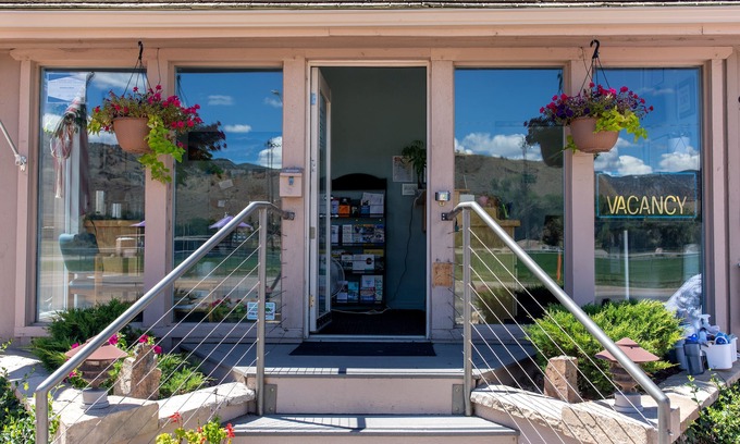 Salida Condo | Pet-Friendly Downtown Salida Condo with Pool & Spa