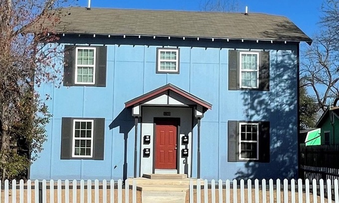 Highland Park Apartment | Downtown San Antonio/Highland Park, Cozy 1-bedroom, WiFi, AC, washer/dryer, 202