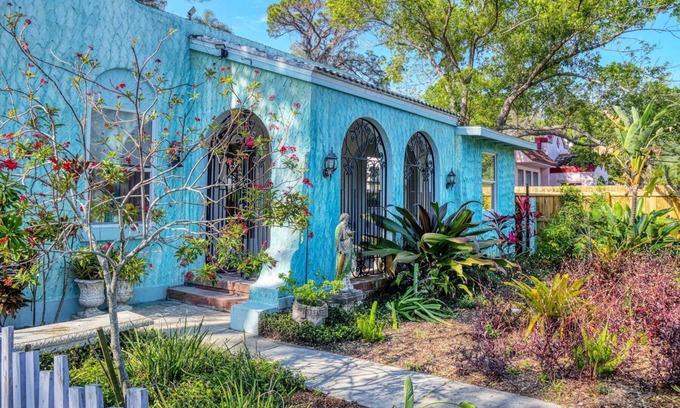 Central Sarasota House | Discover Casa de Zara: Oceanfront Retreat in Downtown Sarasota
