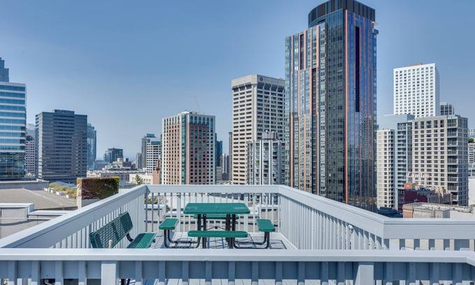 Downtown Seattle Apartment | Downtown Seattle Condo with Rooftop Deck & Spectacular Views