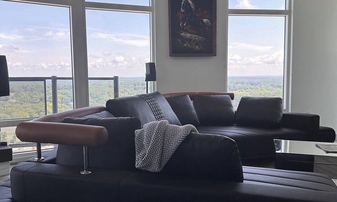 Downtown Apartment | Downtown Silver Spring 2BR Luxury Apt with Rooftop Pool & Metro access