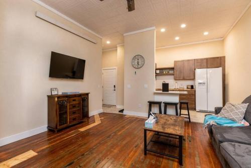 Spearfish Apartment | Explore Downtown Spearfish Loft West for Your Getaway