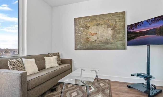 White Plains Apartment | Cozy Downtown Studio BR Near MetroNorth Station
