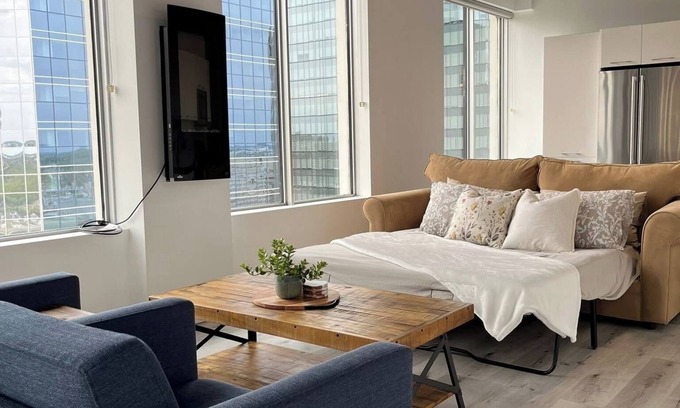 North Central Edmonton Apartment | Downtown Suite - Stunning View Right in the centre of Edmonton