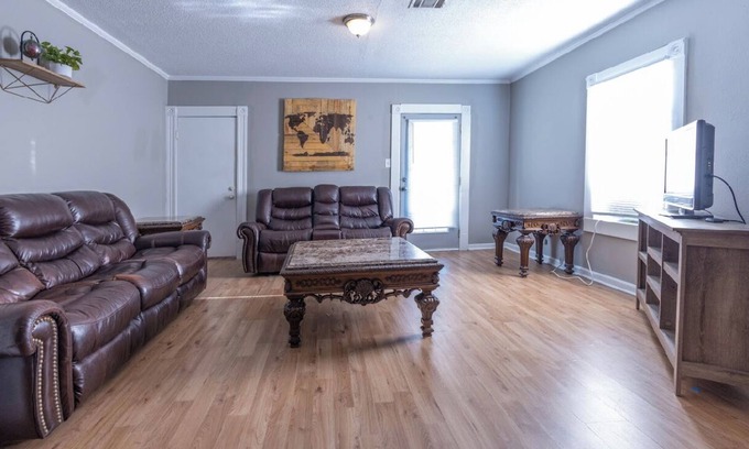 Sulphur Apartment | Pet-Friendly Downtown Sulphur Getaway with Family Amenities