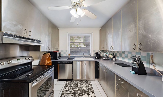 Sunshine Park House | Experience a Downtown Tropical Oasis with Private Suite