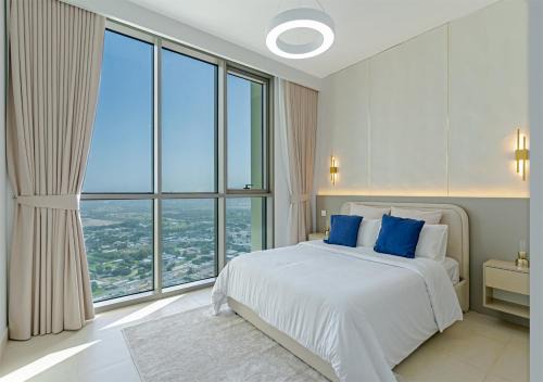 Bur Dubai Apartment | Experience Downtown Views 4702 with Pool & Oceanfront Dining