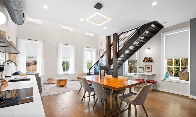 Licking Riverside Apartment | Indulge in Opulence - Rated 9.6 with Family-Friendly Perks