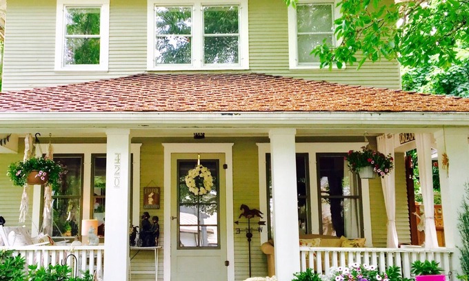 Garden District House | Vintage Downtown Retreat with Hot Tub & Bikes Near Beach
