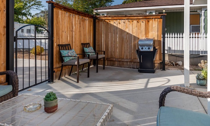 Paso Robles Cottage | Perfect Downtown Getaway: Walk to Everything in Paso!