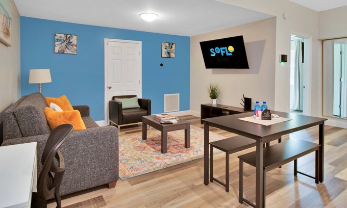 Poiciana Park II Cottage | Downtown West Palm Beach Home - Pet Friendly by RedAwning