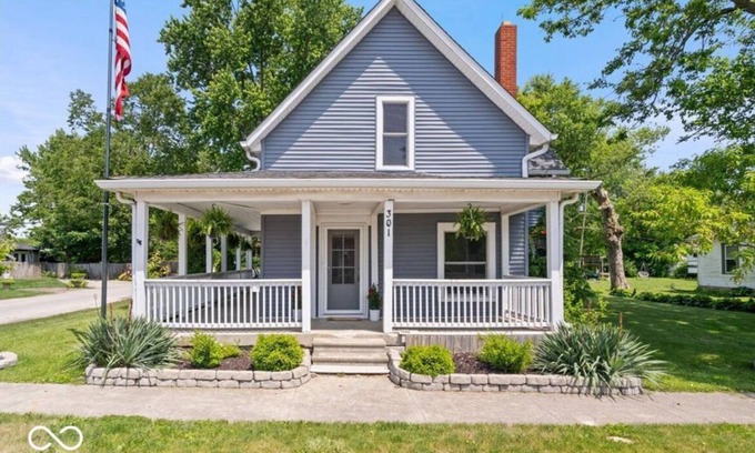 Whitestown House | Downtown Whitestown Retreat with King Suite, Private Pool & Spacious Backyard
