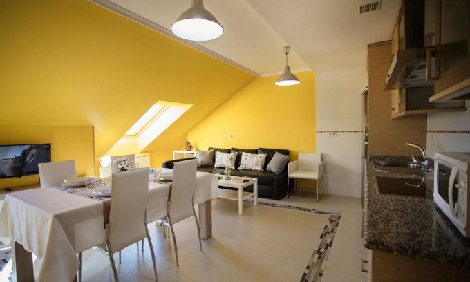 Sarria Apartment | Delightful dp Ático Deluxe: Pet-Friendly with Top Amenities
