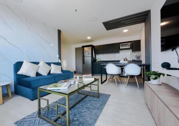 Quito Apartment | Cozy Dpo 2 Dorm with Parking & Views in UIO - Rated 9.2