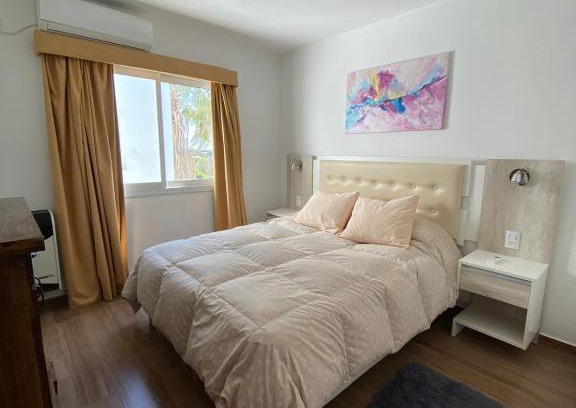 Colon Apartment | Prime Bolivar 15: Family-Friendly Stay with Top Ratings
