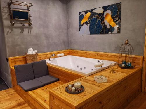 Rocca di Papa Bed & Breakfast | Top-Rated Drì Bed & Breakfast with Hot Tub Amenities