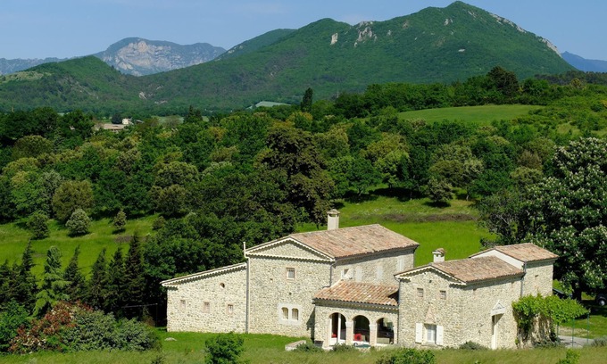 Cleon-d'Andran House | Idyllic Drôme Provençale Country House with Kitchen Access
