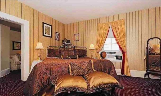 Ste Genevieve Apartment | Dr. Hertich House was built in 1850 & is in the heart of historic Ste. Genevieve