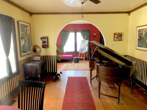 Lafayette House | Discover Dr. Yaple's Art Deco House: Pet Friendly Delight