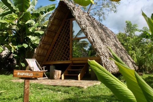 Santa Cruz Cabin | Budget-Friendly Dragon's Garden with Breakfast Included