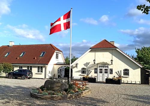 Ullerslev Bed & Breakfast | Highly Rated Dragondrum Bed & Kitchen with Family-Friendly Amenities