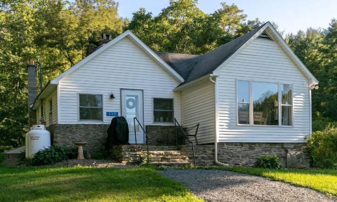 Wellsboro House | Pet-Friendly Dragonfly Cottage: A Relaxing Wellsboro Retreat