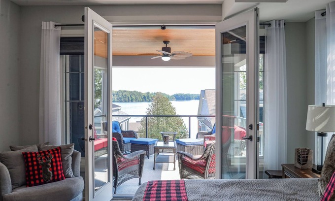 Minett House | Experience Comfort at Dragonfly Cottage with Kitchen Access