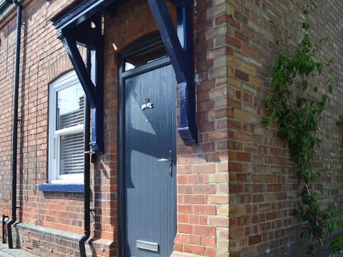 Beverley House | Discover Dragonfly Cottage: Pet-Friendly Getaway Rated 9.8