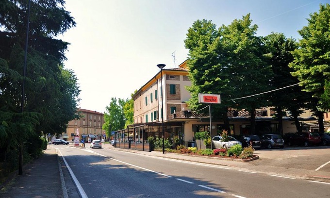 Maranello Hotel | Family-Friendly Stay at Drake with Breakfast Included