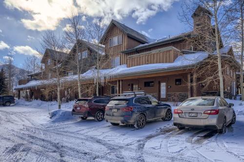Frisco Apartment | Cozy Drake Landing #A8 Condo with Hot Tub for Families