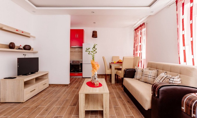 Lepetane Villa | Cozy Red Studio at Dram Vacation Apartments with Breakfast