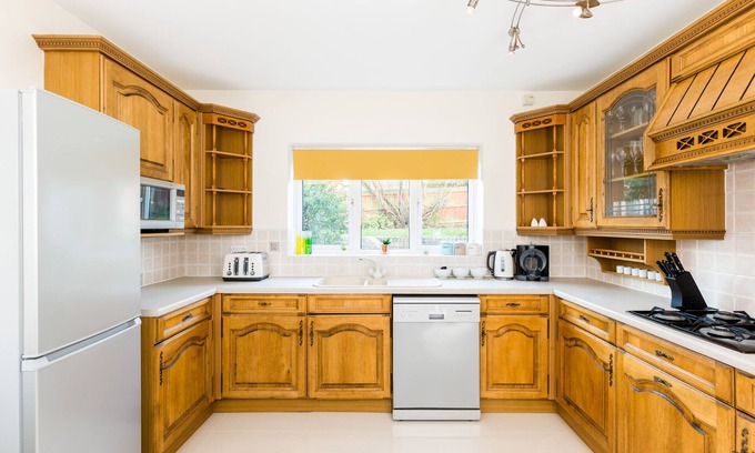 Tamworth House | Exceptional Drayton Manor House: Family-Friendly Retreat